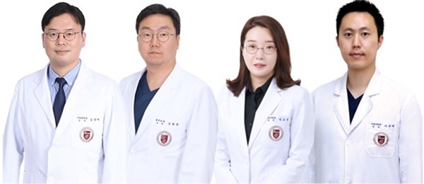 왼쪽부터 고려대학교 안암병원 김양현 교수, 김희중 교수, 신고은 교수, 이규배 전공의