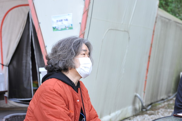 수포성표피박리증을 앓고 있는 권새론 양의 아버지 권영대씨.