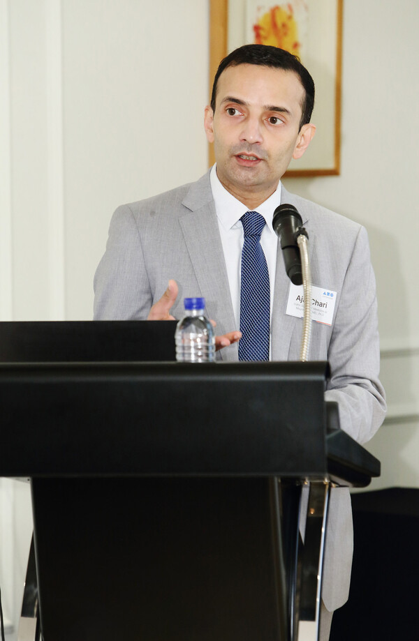 아자이 차리 교수