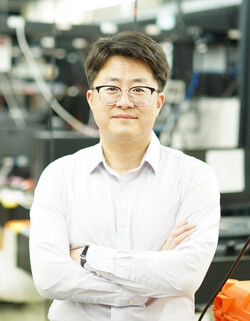 포스텍 IT융합공학과 김철홍 교수