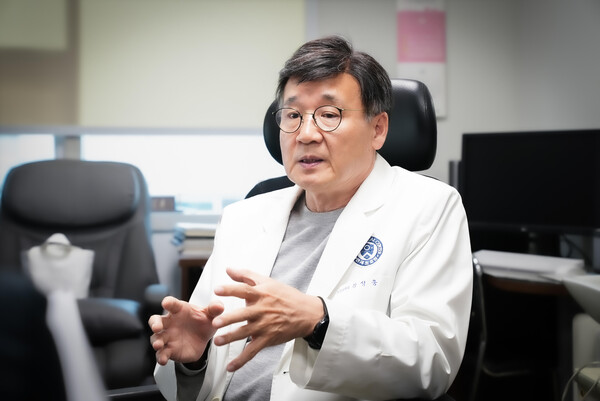 강남세브란스병원 재활의학과 강성웅 교수. 사진=강남세브란스병원 제공