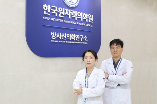 왼쪽부터 이해준, 손영훈 박사 / 한국원자력의학원