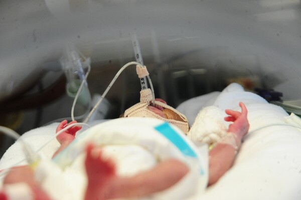 갓 태어난 내 아이에게 눈에 보이지 않는 질병이 있는지 빠르게 확인할 수 있는 시스템이 있다. 바로 유전성희귀질환을 비롯한 각종 건강이상을 조기 발견할 수 있는 신생아 선별검사다. 사진 제공=게티이미지