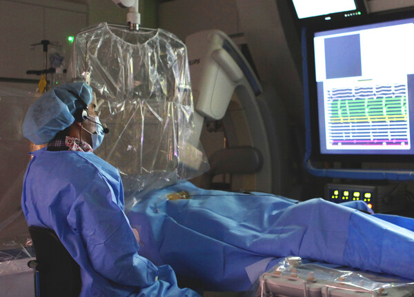 최형오 교수가 전극도자절제술을 진행하고 있다. 사진 제공=순천향대부천병원
