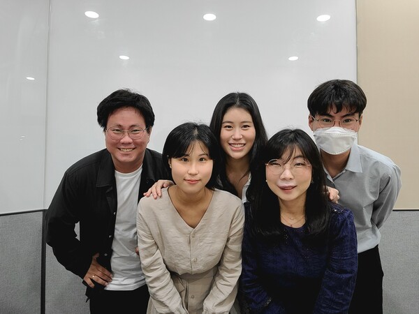 중증아토피연합회 운영진. 사진 왼쪽 위부터 오른쪽으로 최정현 부대표, 박조은 대표, 김정수, 윤여방, 조혜연씨.