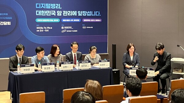 대한병리학회와 한국의료기기산업협회는 지난 19일 서울 강남 루닛 4층 강당에서 개최된 정책간담회에서는 국내 디지털병리 활성화를 위한 정부 차원의 지원 확대 필요하다는 의견이 쏟아졌다. ⓒ청년의사