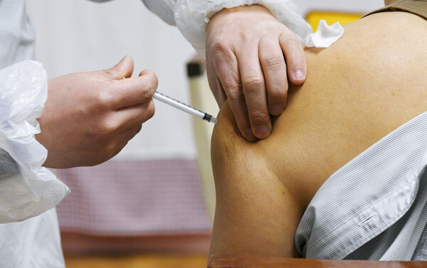 코로나19 예방접종 후 이상반응으로 사망한 국민에 대한 국가 책임이 강화된다. ⓒ청년의사