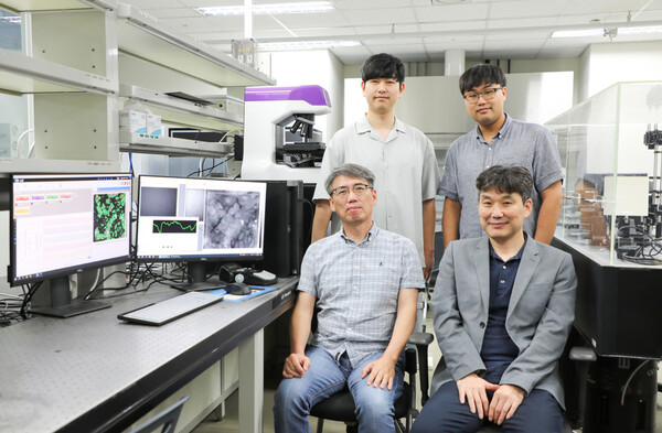 오른쪽 아래부터 시계방향 문인규 DGIST 교수, 김유현·박성환 연구원, 박재우 석박사통합과정생