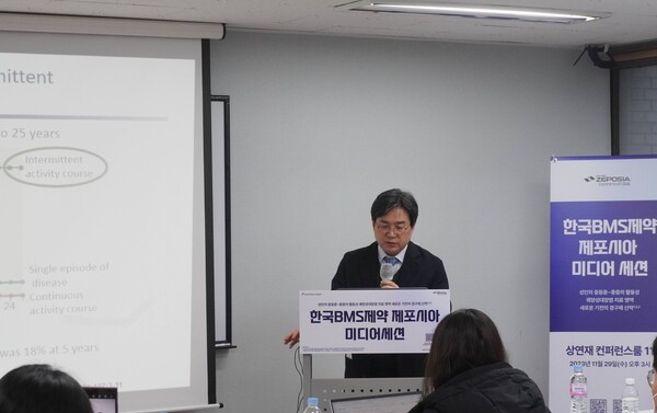 세브란스병원 소화기내과 천재희 교수가 관해와 재발이 반복돼 삶의 질 저하가 동반되는 궤양성 대장염 질환에서 미충족 수요와 향후 치료 과제에 대해 설명하고 있다..