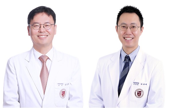 왼쪽부터 고대안암병원 가정의학과 김양현 교수, 이규배 교수