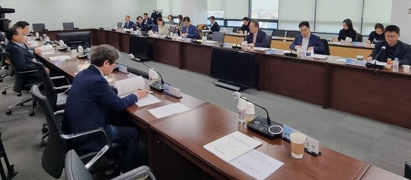 보건복지부는 12일 오후 열린 건강보험정책심의위원회에서 안치지의 형성이상 등 83개 희귀질환을 산정특례 대상으로 신규 지정하는 안을 심의 의결했다.