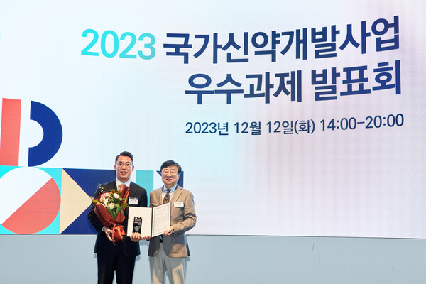 국가신약개발사업단 10대 우수과제에 국산 첫 카티치료제(CAR-T치료제)인 차세대 CD19 카티치료제 ‘안발셀(Anbal-cel)’이 선정됐다. 사진 제공=큐로셀