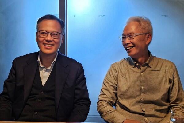연세암병원 폐암센터장 조병철 교수(왼쪽)와 제노스코 고종성 대표. ⓒ청년의사