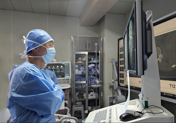 강남베드로병원 척추센터 이춘성 원장