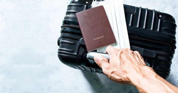 보건당국이 암치료인 루타테라에 대한 투여 횟수를 총 6회로 제한하면서 신경내분비종양 환우들이 해외원정치료를 받아야 하는 현실로 내몰리고 있는데, 이와 관련 보건당국에서 포괄적 검토를 진행 중이어서 규제가 개선될 지 귀추가 주목된다. 사진 출처=게티이미지 