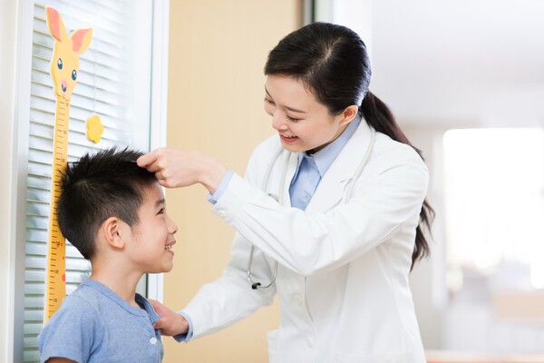 최근 5년간 성장호르몬 주사 처방 건수가 급증하면서 성장호르몬 주사 관련 이상사례도 큰 폭 상승한 것으로 확인됐다. 사진 제공=게티이미지