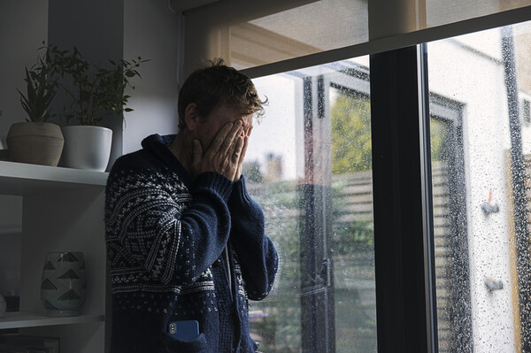 밤중에 화장실에 가느라 숙면을 취하지 못하는 '야간뇨' 문제로 고통스럽다면 먼저 생활습관을 바꾸는 것이 중요하다. 그렇지만 생활습관을 바꿔도 야간뇨가 계속된다면 그때는 만성신부전과 전립선비대증과 같은 병을 의심해봐야 한다. 사진 출처=게티이미지