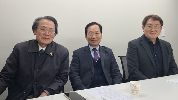 왼쪽부터 보건교육사협회 김기수 회장, 나일수 부회장, 오동길 학술이사