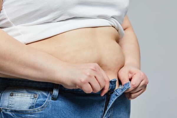 한국인의 비만 정도의 심각성이 다시금 확인됐다. 대한비만학회에서 조사한 성인 비만 유병율이 2021년 기준 38.4%인 것에 더해 초고도비만(체질량지수 35kg/㎡ 이상, 3단계 비만) 유병률도 1%를 최초로 돌파한 까닭이다. 사진 출처=게티이미지