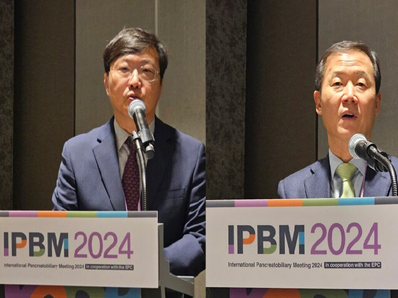 췌장담도학회 이진(동탄성심병원 소화기내과, 왼쪽) 이사장과 서동완(서울아산병원 소화기내과) 차기 이사장