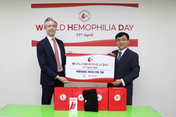 (좌)노보 노디스크제약 사샤 세미엔추크 대표 (우)한국코헴회 박한진 회장