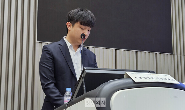 서울대병원 박재일 전공의협의회장은 정부가 지금이라도 젊은 의사 목소리를 듣고 의대 정원 증원 등 정책의 원점 재검토를 결정해야 한다고 촉구했다. 박 회장은 발언 중 눈물을 보이기도 했다. ⓒ청년의사