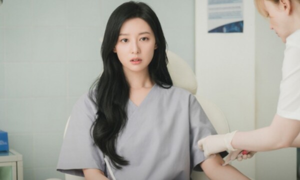 최근 종영한 드라마 '눈물의 여왕'에서 희귀뇌종양에 걸린 여주인공이 단 1회의 카티세포치료(CAR-T)로 건강을 되찾은 모습이 방영되면서 새롭게 카티세포치료가 주목받고 있다. 그렇다면 카티세포치료는 단 1회의 치료로 이전 치료로는 난치 영역에 속한 암을 어떻게 치료할 수 있는 것일까? 이미지 출처=유튜브 채널 tvN drama 캡쳐