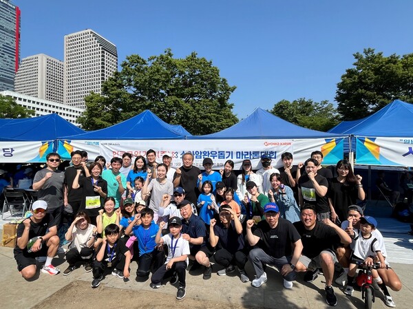 한국쿄와기린 임직원과 가족들이 지난 19일 한강여의도공원에서 개최된 소아암환우돕기 마라톤 대회에 참가했다. 