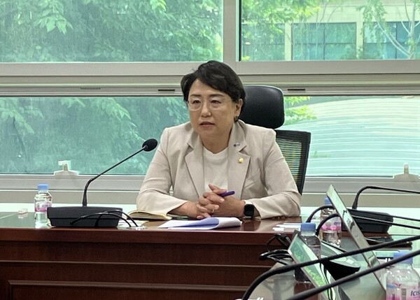 조국혁신당 김선민 의원은 전공의 사직 이후 수술지연 등 환자 피해가 커지고 있다며 의료계와 정부를 향해 합의를 촉구했다. ⓒ청년의사