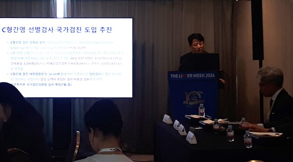 C형간염의 국가건강검진 도입이 내달 3일 보건복지부 건강검진위원회의 심의를 거쳐 빠르면 내년부터 시행될 것으로 기대된다. 