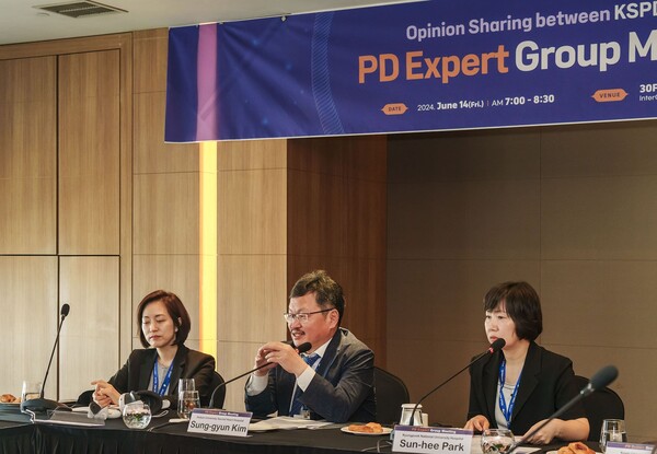 박스터가 주최한 복막투석 전문가 그룹 회의에 KSPD 김좌경 교수, 김성균 교수, 박선희 교수가 참석해 열띤 토론을 벌였다.