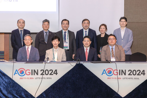 대한부인종양학회, 대한요로생식기감염학회, 대한두경부외과학회와 3개 학회의 모학회 등 6개 학회는 'HPV 백신 남녀 모두 접종에 대한 공동 입장문'을 발표했다. 