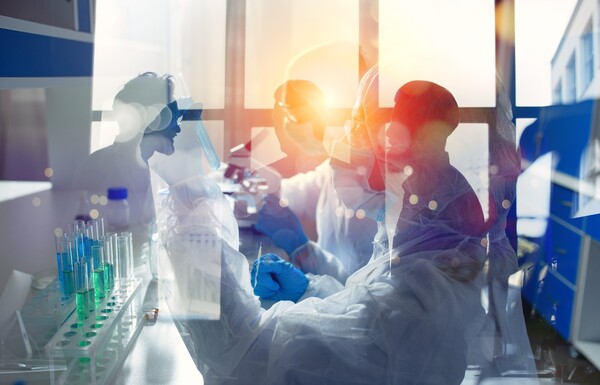 첨단재생의료 및 첨단바이오의약품 심의위원회의 심의를 거친 '뇌종양수술 직후 줄기세포를 투여해 미세잔존존양을 제거하는 고위험 임상연구'와 '소아조로증에 동종 골수유래 중간엽줄기 세포치료로 혈관노화를 막는 고위험 임상연구' 2건이 이달 식품의약품안전처의 최종 승인을 받아 곧 환자 대상으로 실제 치료가 이뤄질 전망이다. 이미지 출처=게티이미지