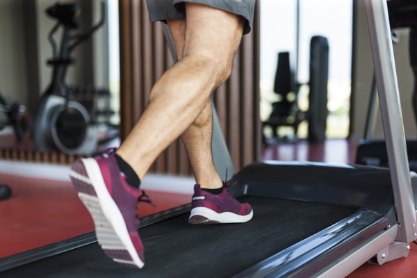 항암치료를 할 때는 잘 먹지 못하고 항암제 부작용에 시달리며 체력도 많이 떨어져서 사실 운동하기 쉽지 않다. 하지만 항암치료를 받는 환자에게는 각자의 수준에 맞는 주 3회 이상의 운동이 꼭 필요하다. 사진  출처=게티이미지