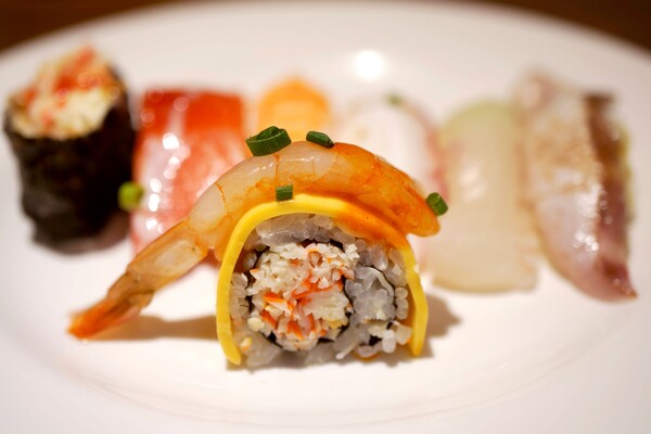 항암치료를 할 때는 암 환자의 면역력이 떨어지기 때문에 회, 육회, 물회 같은 날음식을 섭취하면 안 된다고 생각한다. 하지만 항암치료 중 모든 환자에게 날음식이 금기인 것은 아니다. 사진 출처=게티이미지