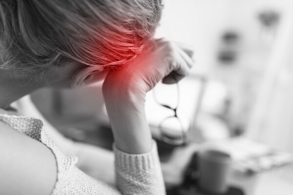 전세계적으로 군발두통 치료를 위한 진료지침이 부족한 가운데 대한두통학회가 '두통의 날'을 맞아 3년간의 장고 끝에 마련한 '군발두통 진료지침'을 공개했다. 1월 23일은 두통학회가 제정한 두통의 날이다.  사진 출처=게티이미지 