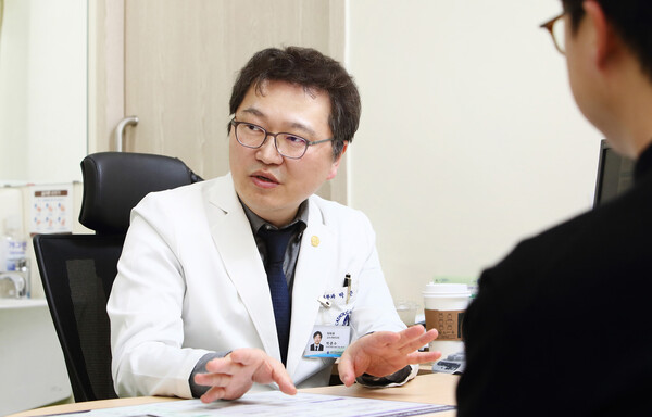 진료를 위해 대구가톨릭대병원을 찾는다는 호랑이아빠를 피부과 박준수(사진) 교수와 함께 만났다. 