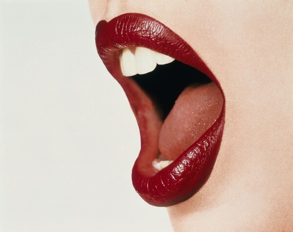 최근 국내 늘고 있는 구강암은 조기 발견이 잘 되지 않는 암 중 하나다. 구강암은 입안과 입 주변에 생기는 암으로 혀, 잇몸, 볼, 혀 밑, 입천장 등 입 속을 비롯해 입술에 생기는 암이어서 쉽게 조기진단이 될 것이라고 생각하지만, 그렇지 않은 것이다. 그 이유는 무엇일까? 사진 출처=게티이미지