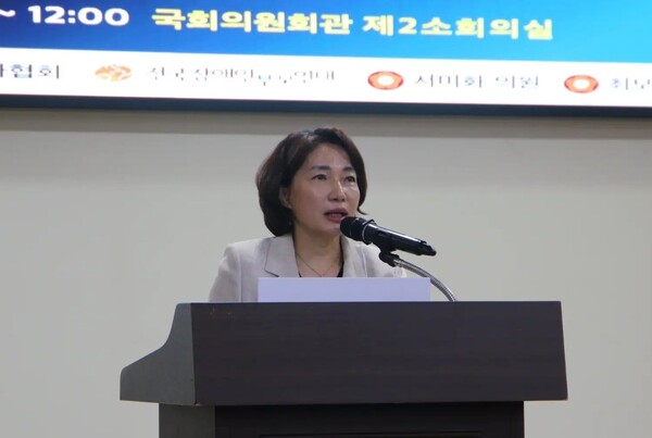 발달장애 환우들의 건강한 삶을 위한 국가책임제 실현을 위해 발달재활사의 국가자격 도입이 필요하다는 의견이 나왔다. 사진 제공=더불어민주당 서미화 의원실