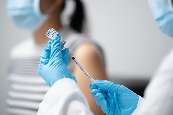 암 진단 뒤 치료 방향이 결정돼 항암치료를 앞두고 있다면 그 기간 해야 할 것이 있다. 바로 동네병원 내과와 치과를 방문하는 것이 그것이다. 사진 출처=게티이미지