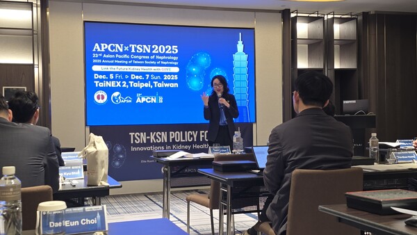 대만신장학회(TSN)와 대한신장학회(KSN) 정책포럼에 참석한 국민건강보험청(NHIA) 첸리안위 국장